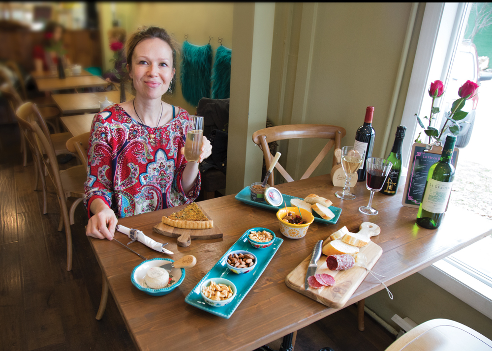 The French Way: Start the Weekend with Aperitif at La Vie en Rose